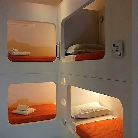 Vucciria Hostel *